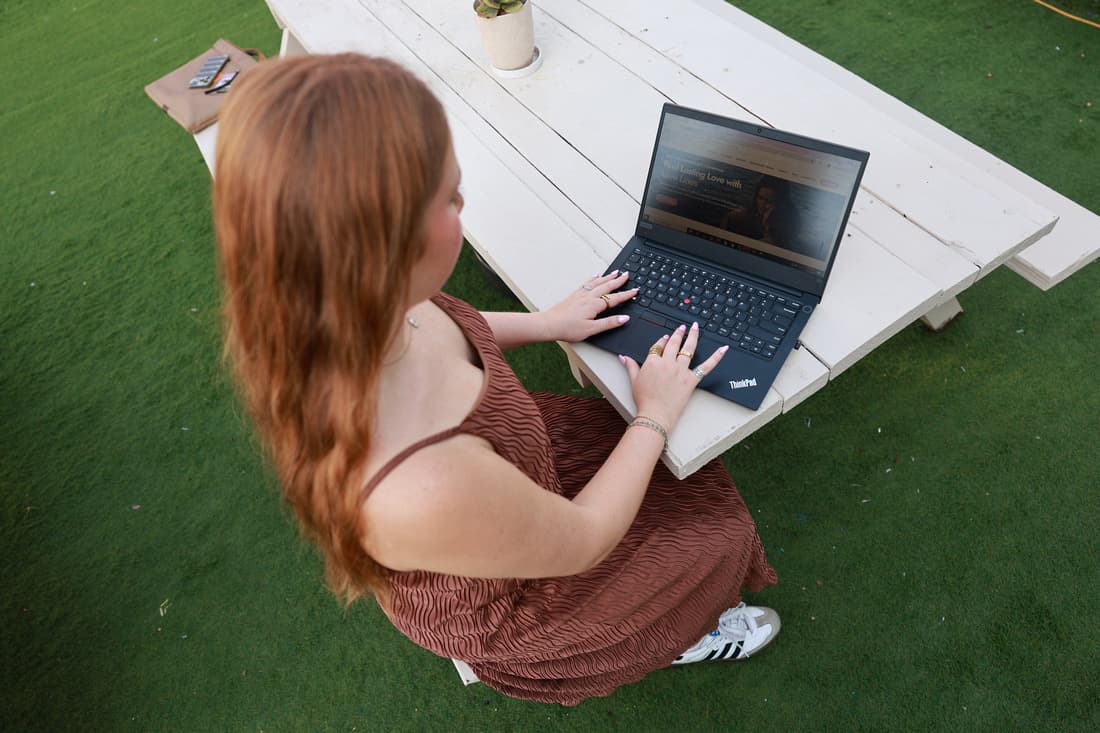 Self-Paced Courses Backed by Relationship Expertise